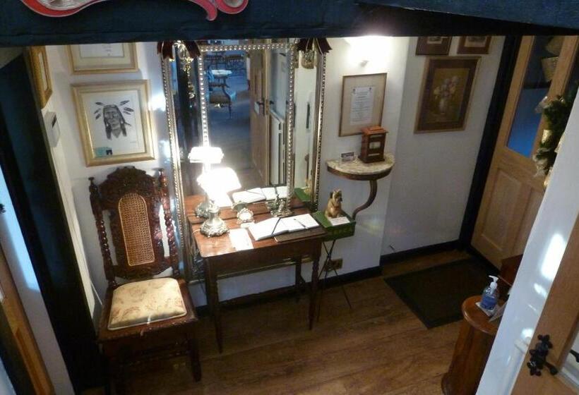 פנסיון Newark Lodge Guest House