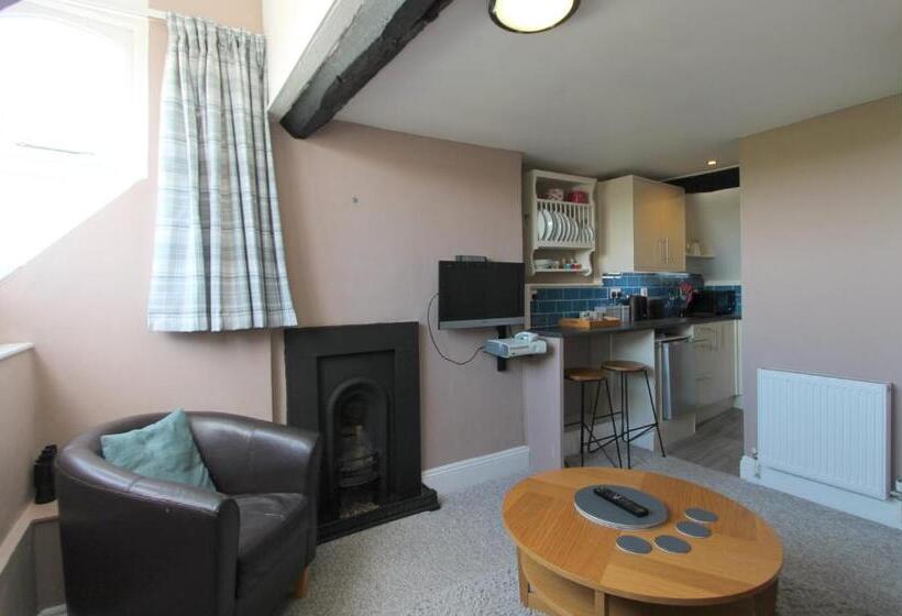 بنسيون Radcliffe Guest House