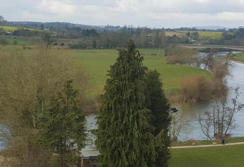 بنسيون Radcliffe Guest House