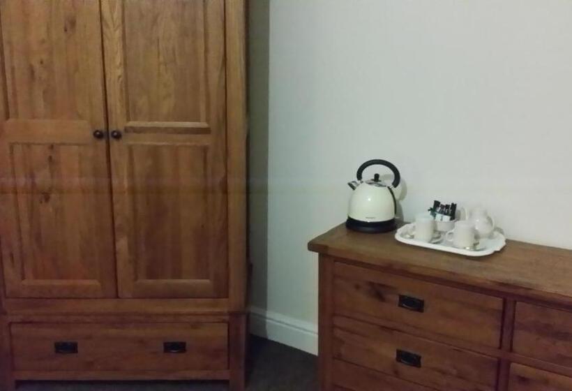 膳宿费 Roosecote Guest House