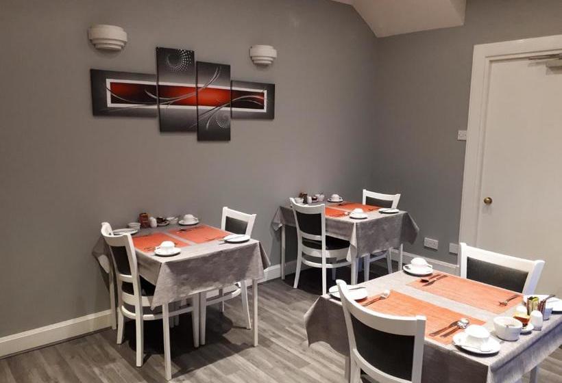 פנסיון Rowanlea Guest House