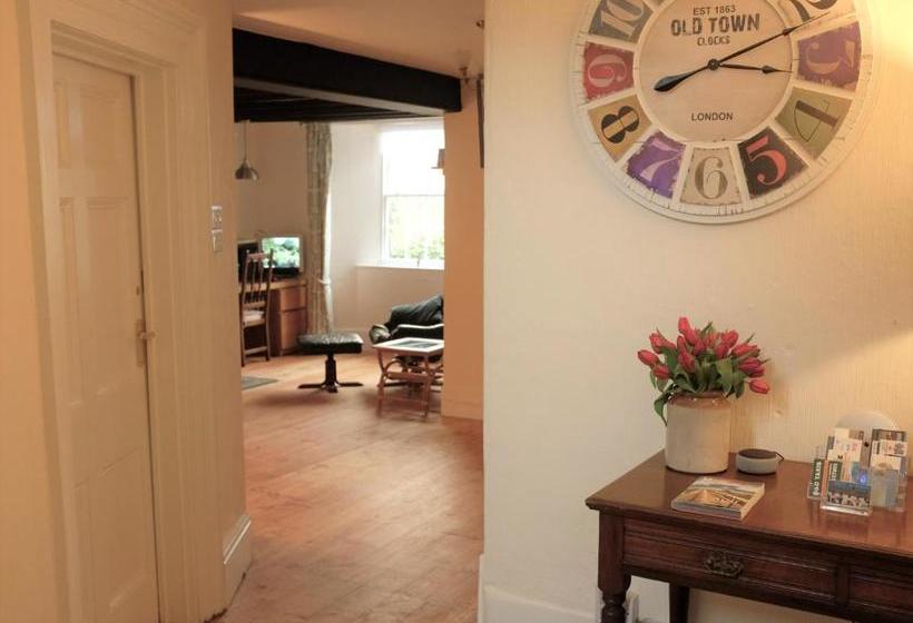 Пансион Stratton Gardens