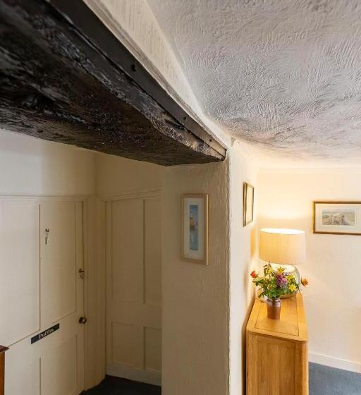 Пансион Stratton Gardens