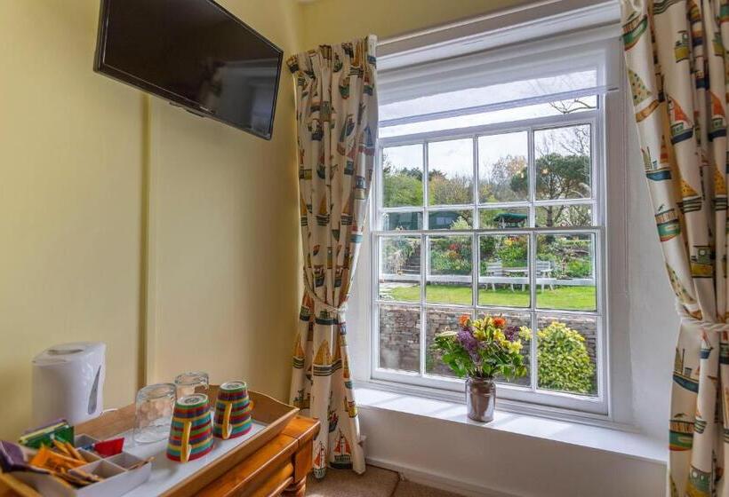 Пансион Stratton Gardens