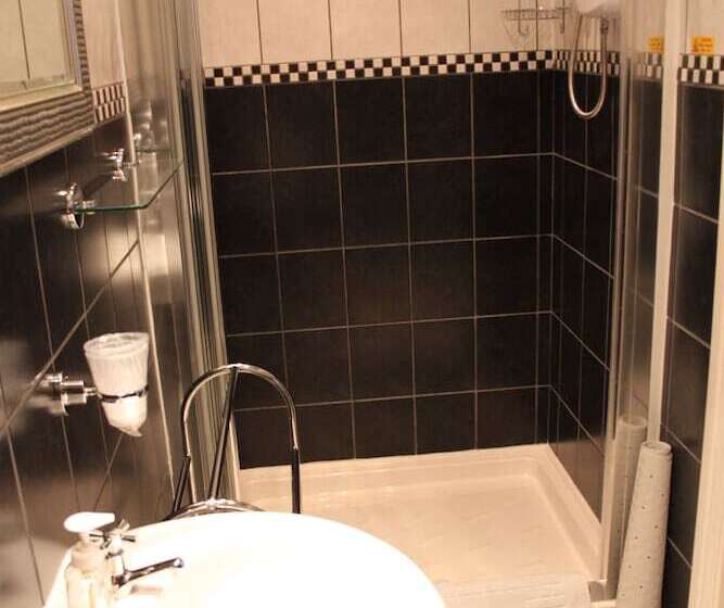 פנסיון Sunflower Lodge