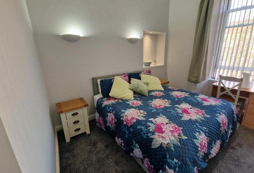 פנסיון Teviotside Travel Inn Ltd