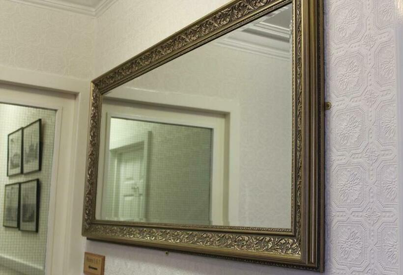 Пансион The Ashley