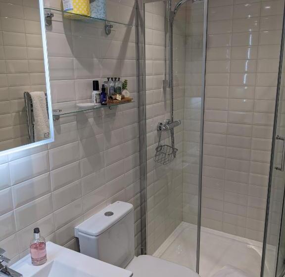 פנסיון The Broadwater Guest House