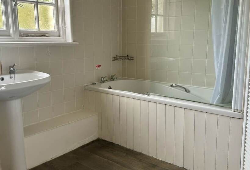 膳宿费 The Cricketers Inn