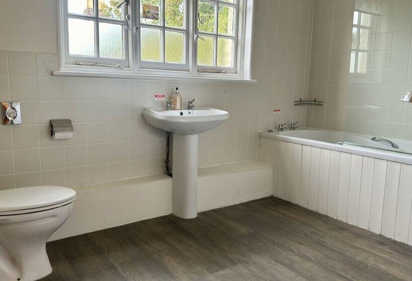 膳宿费 The Cricketers Inn