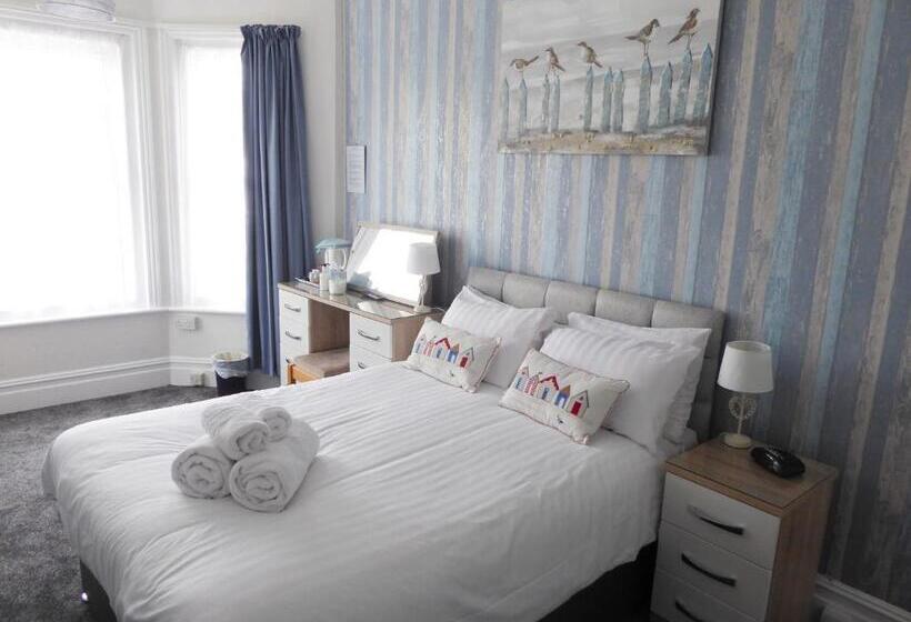 ペンション The Denewood