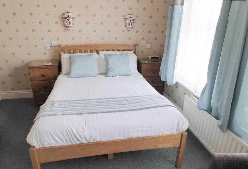 ペンション The Denewood