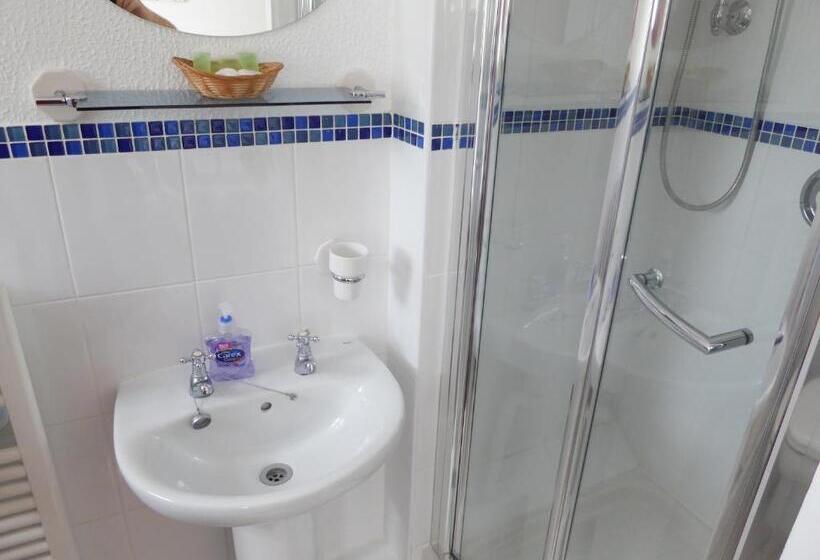 ペンション The Denewood