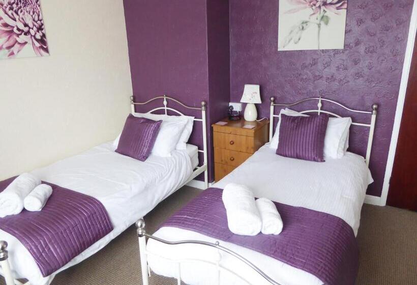 ペンション The Denewood