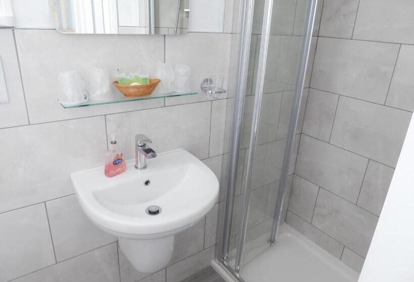 ペンション The Denewood