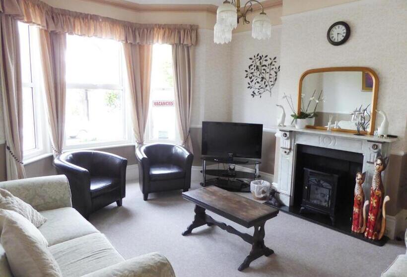 ペンション The Denewood