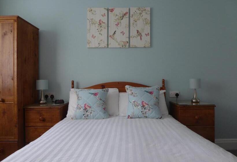 ペンション The Denewood