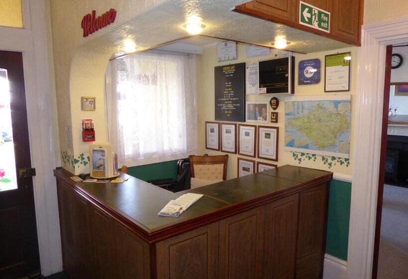 ペンション The Denewood