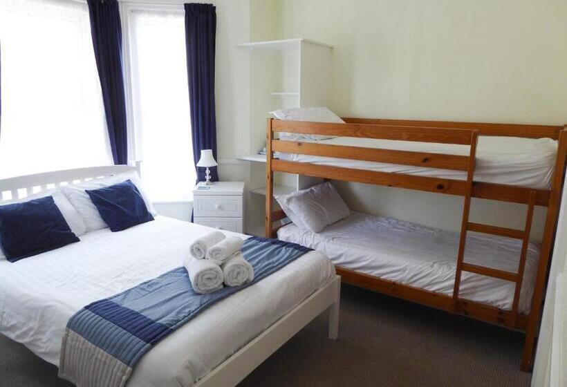 ペンション The Denewood