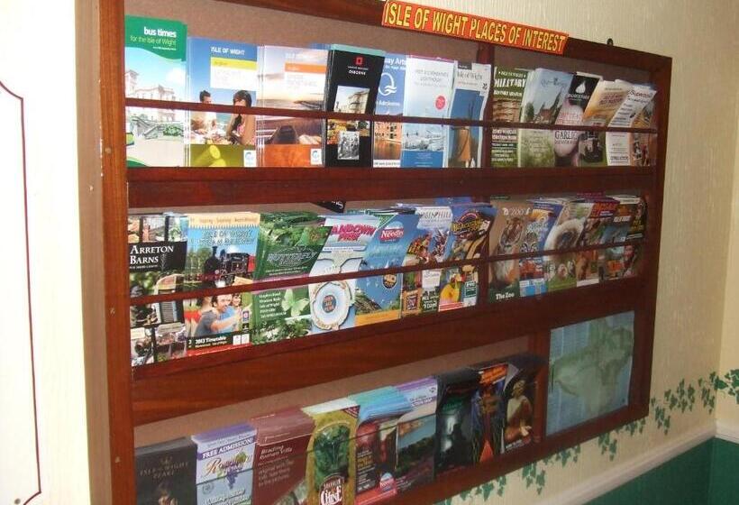 ペンション The Denewood