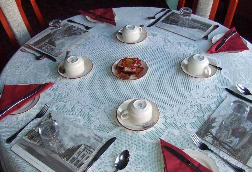 ペンション The Denewood