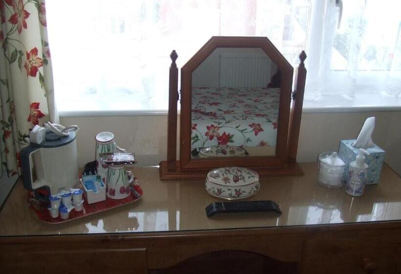 ペンション The Denewood