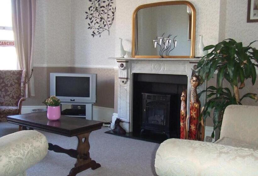 ペンション The Denewood