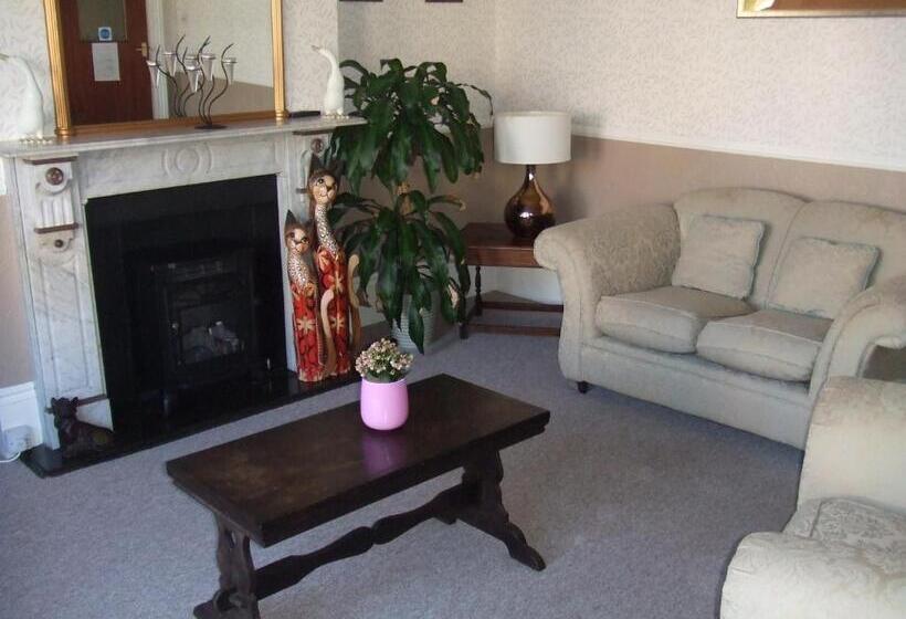 ペンション The Denewood