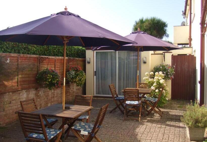 ペンション The Denewood