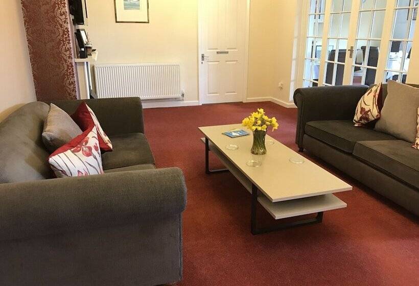 펜션 The Miclaran Guest House