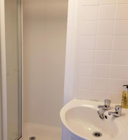 بنسيون The Paragon   Guest Accommodation