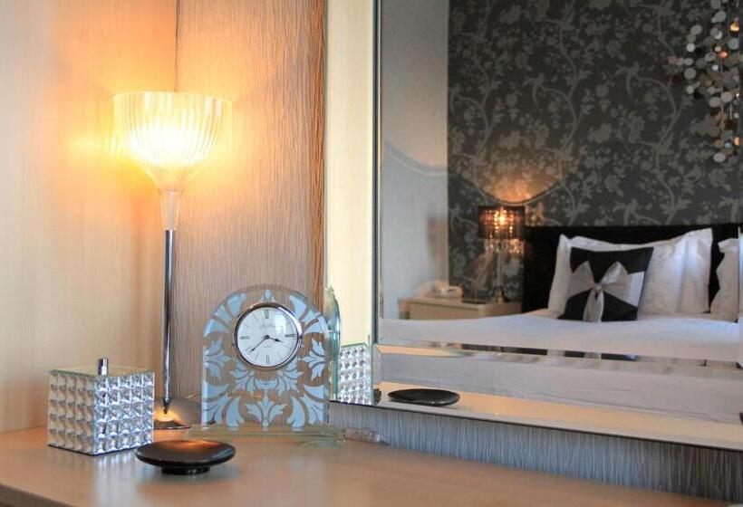 بنسيون The Paragon   Guest Accommodation