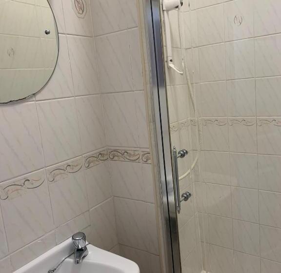 Пансион The Pines Guest House