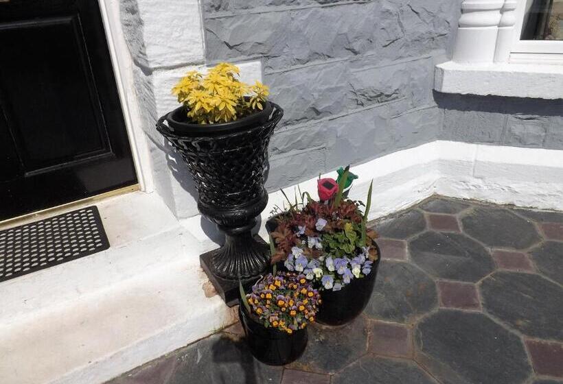 פנסיון Wavecrest