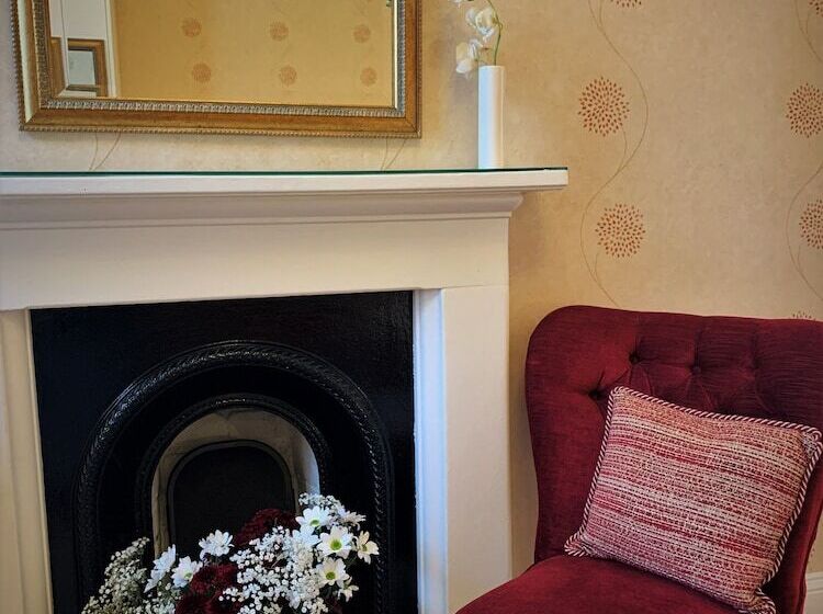 פנסיון West End Guest House