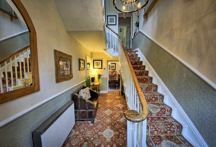 פנסיון West End Guest House