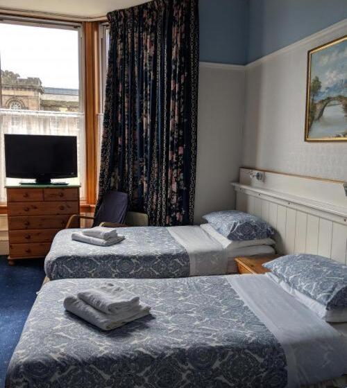 פנסיון Woodlea