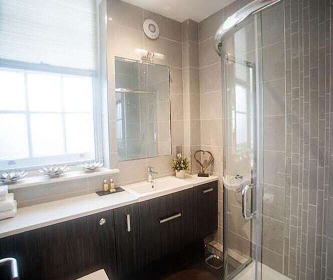 The Halston Carlisle