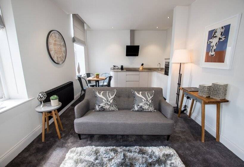 The Halston Carlisle