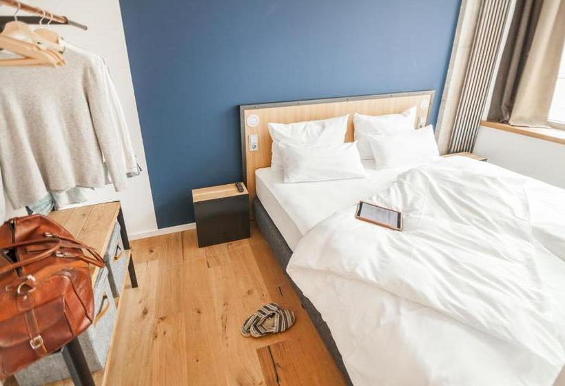 Felix Suiten Am Augustusplatz