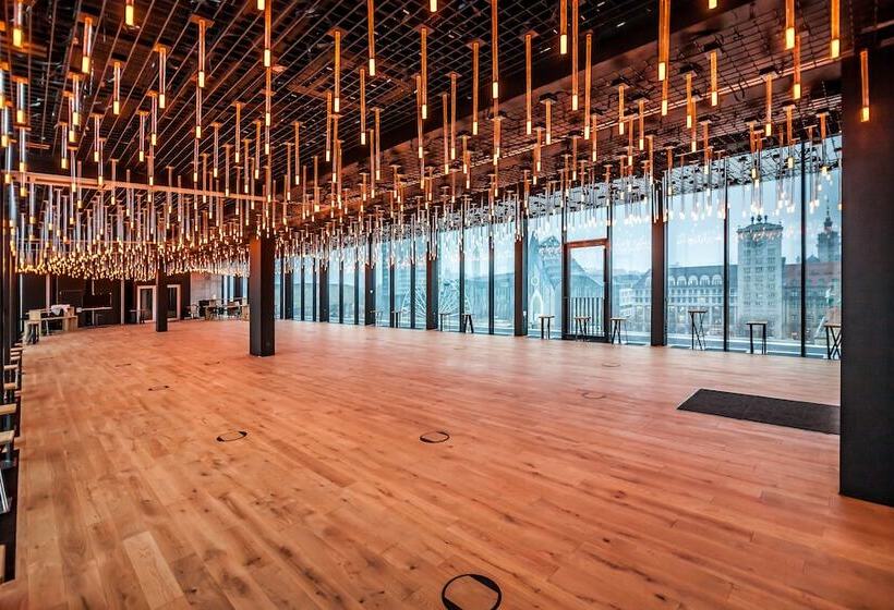 Felix Suiten Am Augustusplatz