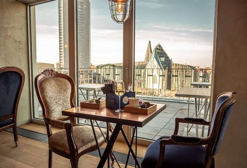 Felix Suiten Am Augustusplatz