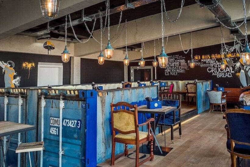 Felix Suiten Am Augustusplatz