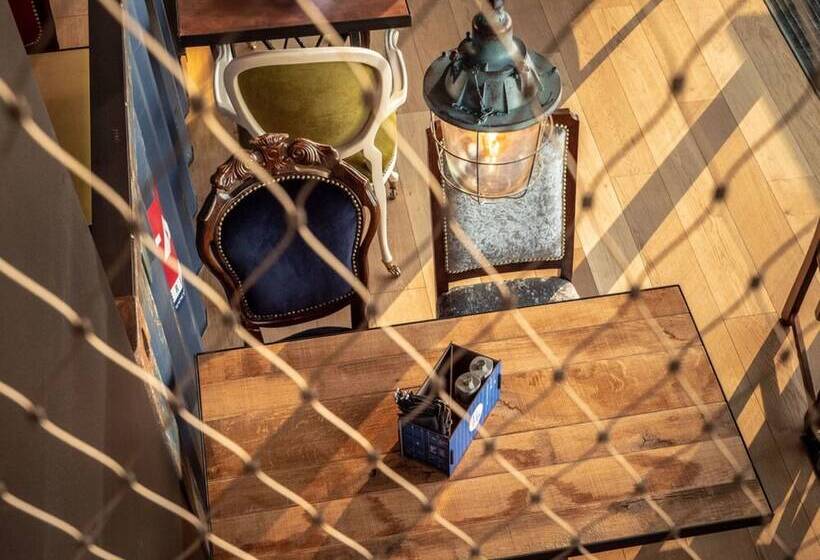 Felix Suiten Am Augustusplatz