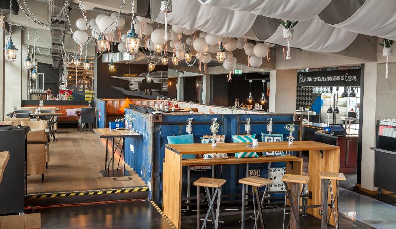 Felix Suiten Am Augustusplatz