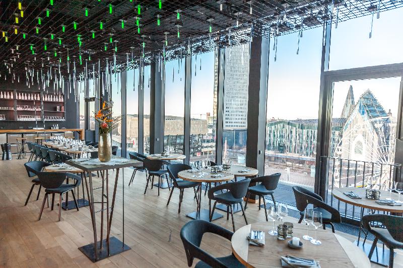 Felix Suiten Am Augustusplatz