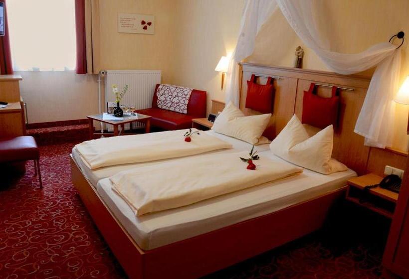 Общежитие Gasthof Hotel Weinbau Zum Goldenen Ochsen