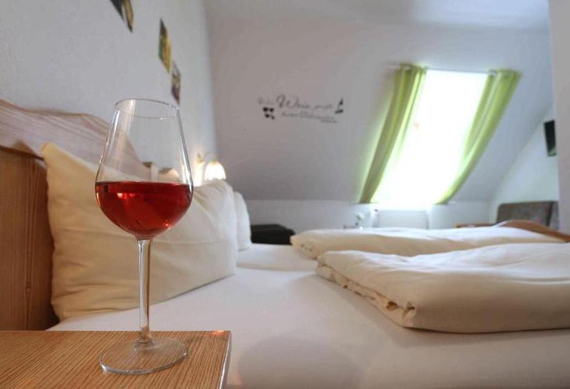 Общежитие Gasthof Hotel Weinbau Zum Goldenen Ochsen