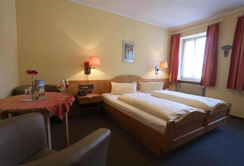 Общежитие Gasthof Hotel Weinbau Zum Goldenen Ochsen