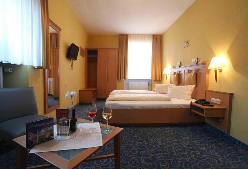 Общежитие Gasthof Hotel Weinbau Zum Goldenen Ochsen